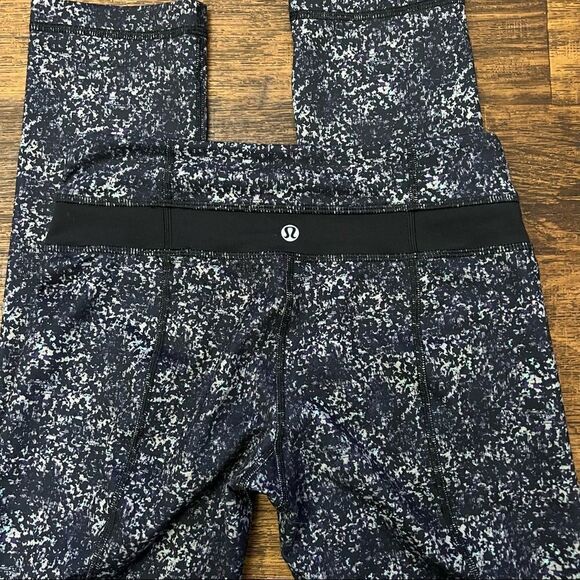 Lululemon leggings size 4 - Picture 7 of 10